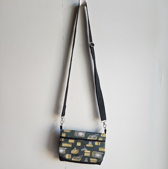 Fabrikate Handmade Adjustable Cat-Themed Wallet Purse - Picture 2 of 15